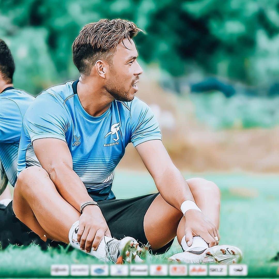 ヴィンセント・ケインのインスタグラム：「Sawadee krab #kv11 #bangkokfc #training #grind #football #dailyroutine」