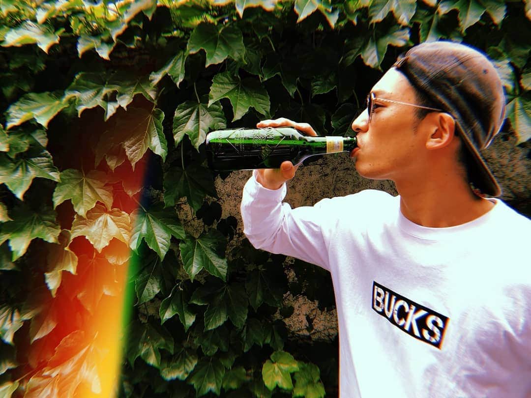 塩田康平のインスタグラム：「外とロンティーと俺  #そう #部屋とYシャツと私 #のカップリング #勝手にカップリング #勝手にカップリングばえ #部屋とYシャツと私も喜んでる #喜んでるよね？ #喜べよ #今度こそ大人に怒られそう #怒るよね？ #怒られたら素直にこう言おう #須賀健太がこの写真撮りました #wwwwwwwww #ごめんなさい #塩田康平 #streetshooting #streetsnap #塩スタグラム #塩スタ  photo by @sugakenta1019」