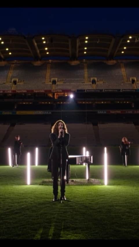 ホージアのインスタグラム：「Was a pleasure to take part in @explorerte comic relief last week and perform this number as a tribute to front line workers and those we’ve lost during the course of the pandemic. Donations can still be made to https://heehee.ie/ if you are in a position to contribute.  Thank you to @ajax_ryan for arranging this piece, and to everyone who took part on the night. Much love 💚」