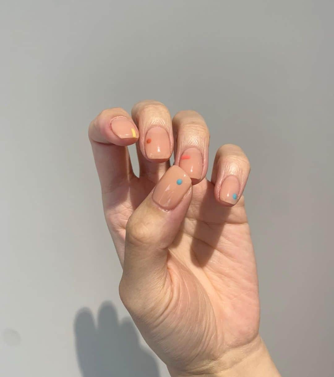 のインスタグラム：「. new nail❤︎❤︎❤︎ . かわいすぎるー🥺 ずっと見ちゃうー🥺🥺 しゅうちゃんいつもありがとうございます🤍 . @shu99 #TOHNE」