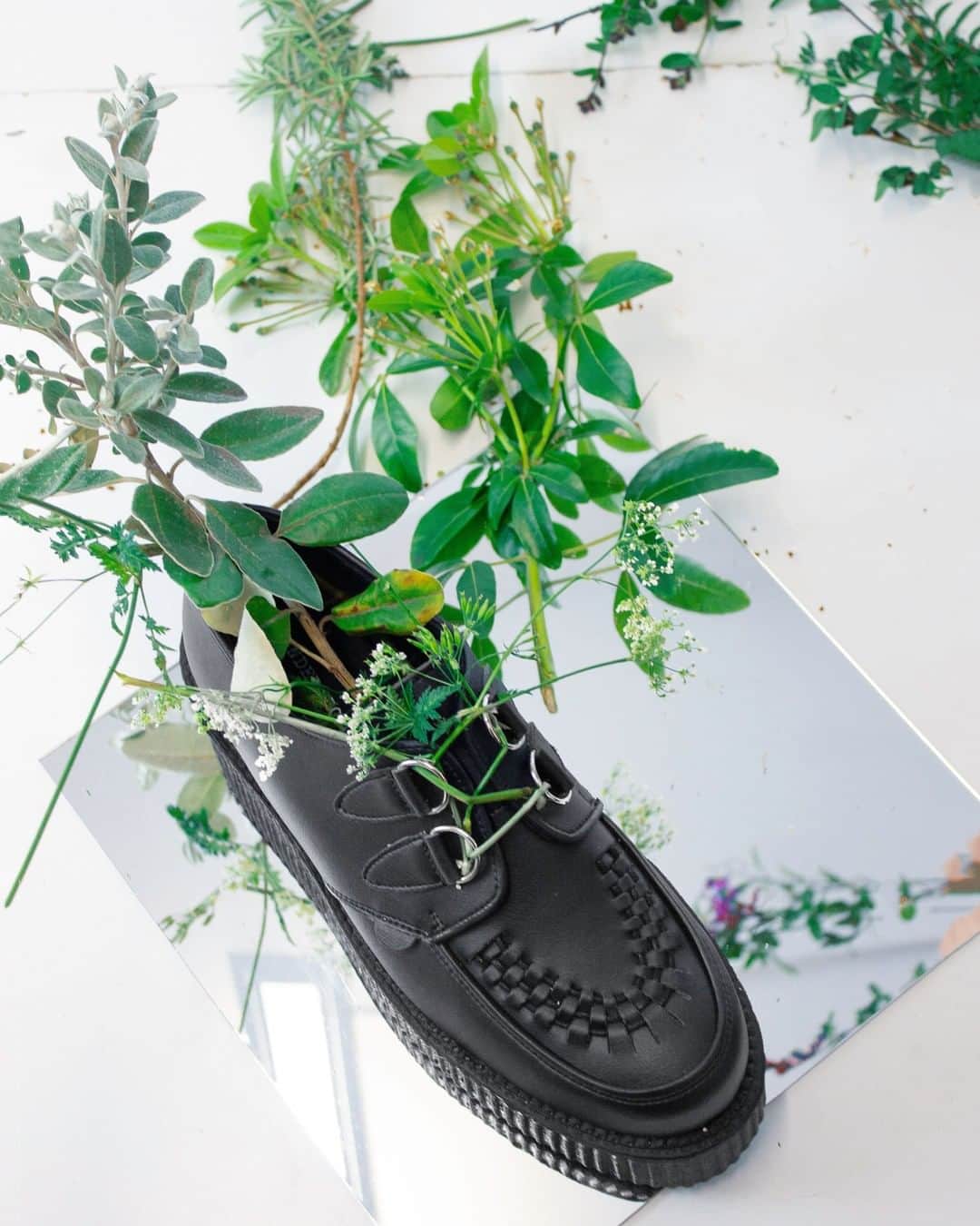 アンダーグラウンドのインスタグラム：「The Original Wulfrun Creeper. This is the Vegan Friendly version from the the Wulfrun Family. Using a sustainable and environmental friendly upper these shoes are made in sensible numbers in a family owned factory.⁠ ⁠ Sensible and sustainable the way forward .⁠ ⁠ ⁠ #UndergroundEngland #UndergroundShoes #UndergroundCreeper #WulfrunCreeper #Creepers #Underground #Wulfrun #OriginalCreeper #algender」