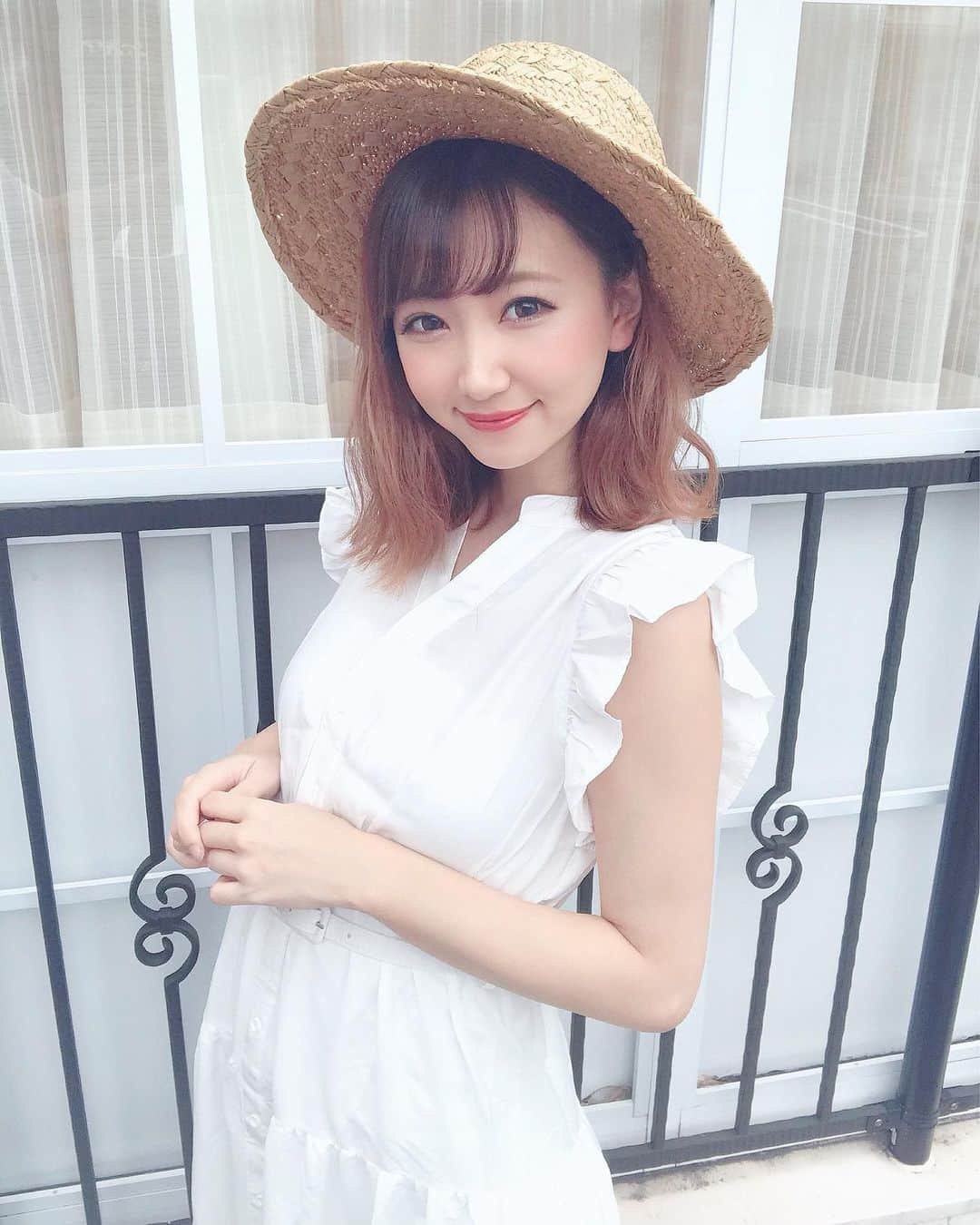 小倉里茉のインスタグラム：「𝐡𝐚𝐭 ❤︎ . やっぱり昔からりーは夏の帽子がだいすき👒♥️ . 自分の夏のトレードマークやとおもてる(？) .」