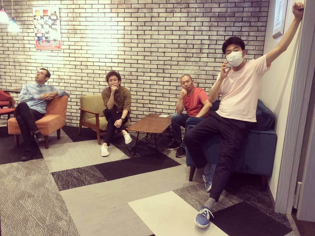 松本康太さんのインスタグラム写真 - (松本康太Instagram)「「本格的なコントができそうな4人」ジョイマン高木くんは、伏線回収するコントを書ける人♪ジョイマン池谷くんは、例えツッコミに秀でてる人♪僕はキャラクターを憑依させて独自の世界観を生み出す人♪西川くんは、どんなハプニングでも笑いに変えられる人♪  でも現実は、お笑いがめちゃくちゃ不器用で誘い笑いを基本とする4人！  #写真 #イケメン 風  #コント #コント師 #芸人 #お笑い #レギュラー #あるある探検隊 #ジョイマン #現実 #リズムネタ #すぐ真っ白になる #4人 #本格的なコントができそうな4人」7月3日 20時53分 - aruarutankentai.matsumoto