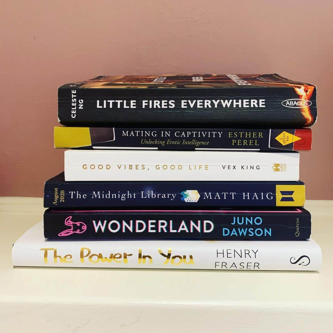 ファーン・コットンさんのインスタグラム写真 - (ファーン・コットンInstagram)「Some of my favourite reads this last few months. @junodawson wonderland was a two day affair as I couldn’t put it down! Such a brilliant story! And my mate @henryfraser0 has written another powerful and motivational book you must read! ♥️ #bookworm」7月3日 20時54分 - fearnecotton