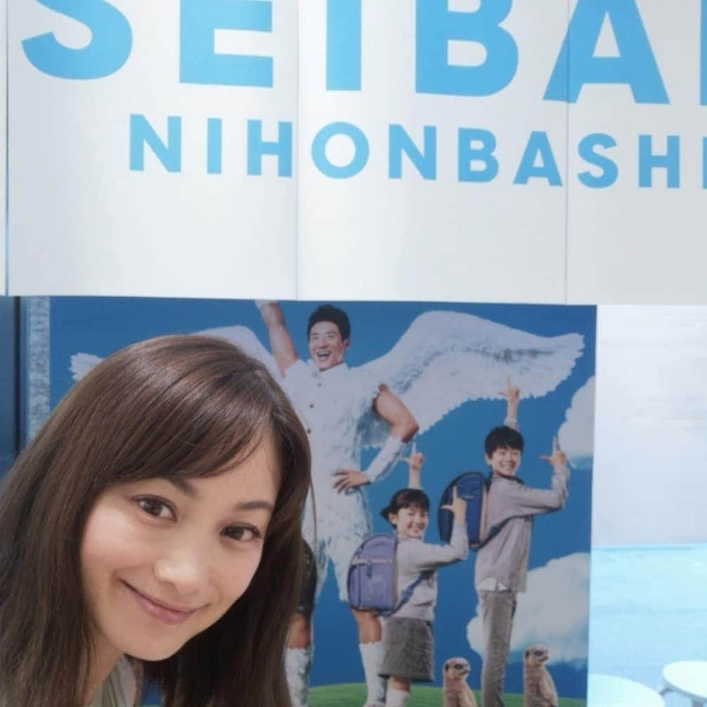 蛯原英里さんのインスタグラム写真 - (蛯原英里Instagram)「幼稚園のお迎え後 ランドセルを見に行ってきました 今回は、｢天、天、天、天使のはね｣の @seiban_official さん✨ コンシェルジュの方がついてくれて とても丁寧に仕様やこだわりについて 教えていただきながら娘の好きな色やポイントを聞いていただきました 親目線ではキャメルも捨て難いのですが、やはりブルー系がお好みのよう♡ 最終的に気になったランドセルは ブルーとキャメル🎒 おーーー✨ キャメルが候補に上がってきたー！ そして、その流れで土屋鞄のランドセルを取り扱っている店舗へ行きましたが、私的にはこちらも好き  でも、娘の反応を見ると… どうやらポイントは装飾系のようです う〜ん悩ましい😅 決定までにはもう少しかかりそう😊  #ランドセル #ラン活 #悩む #そろそろ決めないと #試したのは#red #blue #camel #purple #pink #seiban #tsuchiyakaban #本人は楽しそう #天使のはねランドセル #天使のはねの歌#頭から離れない」7月3日 20時57分 - eriebihara