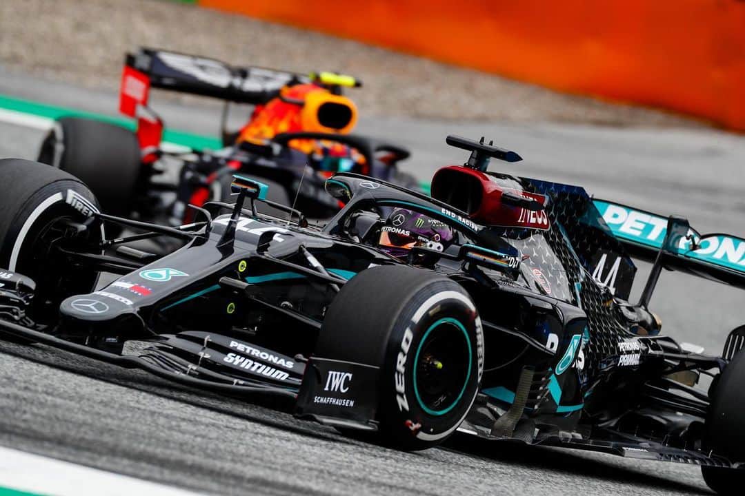 MERCEDES AMG PETRONASさんのインスタグラム写真 - (MERCEDES AMG PETRONASInstagram)「Oh we've missed this 😍 Hit that ❤️ button if you’re loving having F1 back!」7月3日 21時06分 - mercedesamgf1