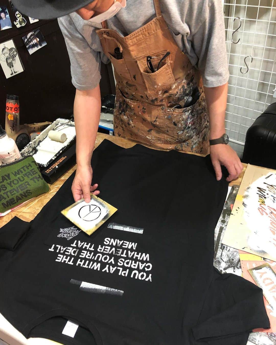橋本塁さんのインスタグラム写真 - (橋本塁Instagram)「【サウシュー写真展仙台4日目終了!】 ご来展ありがとうございました！明日も11-19時で1095間(青葉区本町2-5-20 青葉ビル１F)で皆さんのお越しをお待ちしております。マスク等諸々予防して来てください。僕は最終日まで居ます！差し入れ有り難うございました！ilaステンシルイベントは明日も！ #サウシュー #stingray #仙台　#ステンシル　#ila #守矢努  #oneokrock #ワンオクロック #ストレイテナー #NCIS #androp #thebawdies #thepillows #fomare #FBY #lowiq01 #thebackhorn #9mmparabellumbullet  #hawaiian6  #ren」7月3日 21時06分 - ruihashimoto