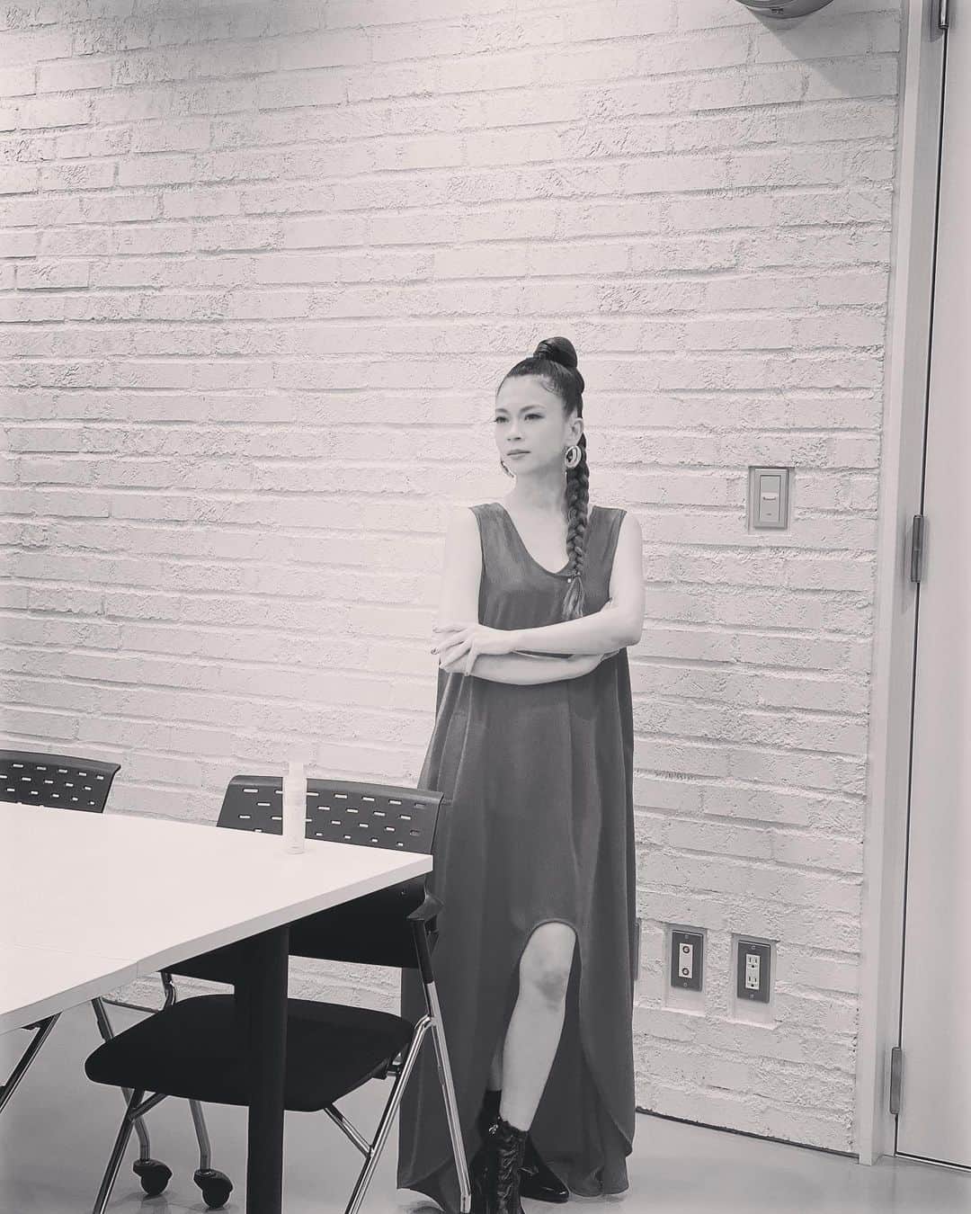小柳ゆきのインスタグラム：「‪【出演情報】‬ . ‪7月4日(土) 16:50-17:10‬ ‪ニッポン放送「NOKKOのオカエリ、ただいま」に出演致します❗️‬ . ‪NOKKOさんと色んなお話をさせて頂きました。是非チェックしてくださいね💁‍♀️‬ . ‪明日はNACK5「HITS!THE TOWN」にも生出演致しますのでコチラも是非聴いてください😊‬ . ‪by STAFF‬」