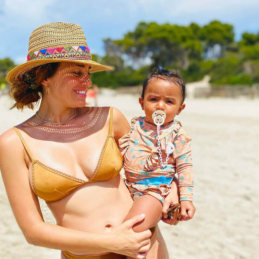 ジェマ・マリンさんのインスタグラム写真 - (ジェマ・マリンInstagram)「Enjoying and being grateful 😎🏖 . . Disfrutando y sintiéndome agradecida😎🏖 . Bikinis @louisemisha 🥰 #ibiza #singlemom #momoftwo #beach #sun #summer2020」7月3日 21時18分 - gemma_marin