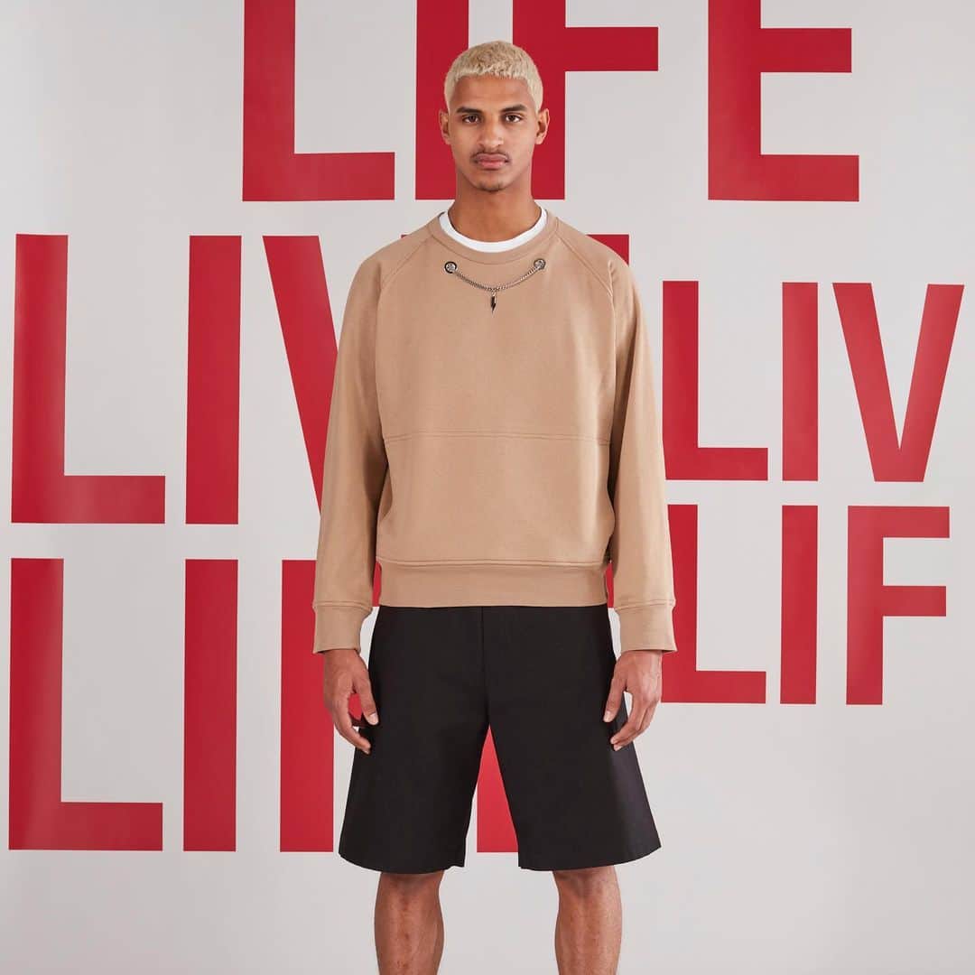 のインスタグラム：「Neil Barrett Chain Sweatshirt and Oversize City Shorts   Discover more at NeilBarrett.com  #NeilBarrett #SS20」