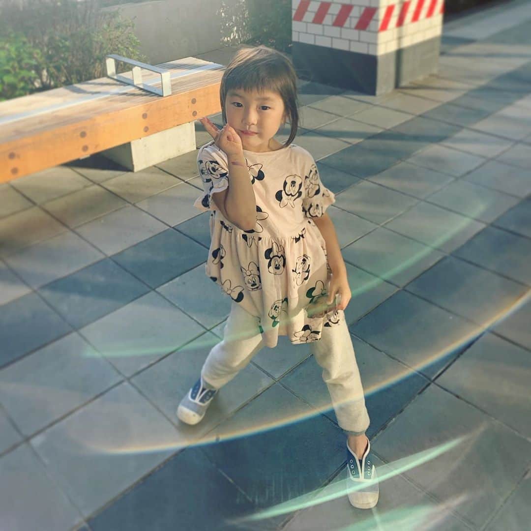 坂本美雨さんのインスタグラム写真 - (坂本美雨Instagram)「. 虹のなかへ 虹のなかへ . #今日のなまこちゃん #4歳11ヶ月」7月3日 21時36分 - miu_sakamoto