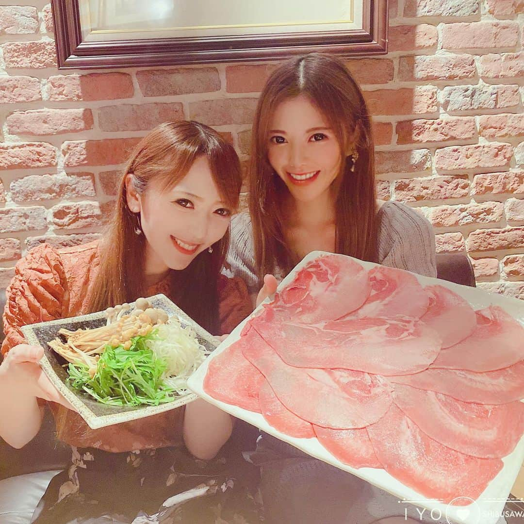 渋沢一葉のインスタグラム：「#牛タンしゃぶしゃぶ　 #牛タン　#しゃぶしゃぶ #姉妹」