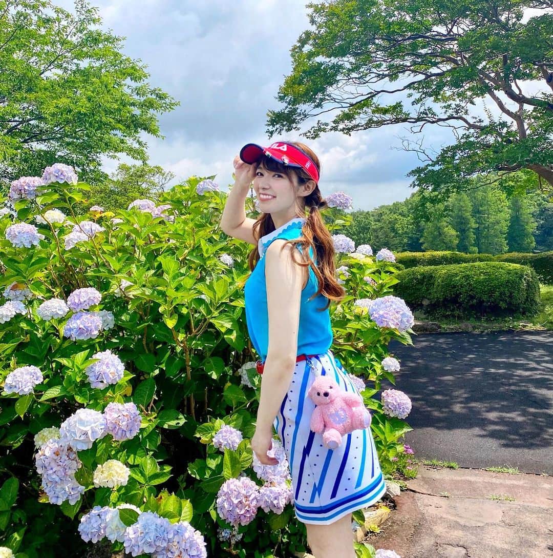 岩根沙恵子?さえみるさんのインスタグラム写真 - (岩根沙恵子?さえみるInstagram)「⛳️昨日、自己ベスト更新💖 ＼🔴９７→🔴８７／👏 ラウンド回数合計32回目で取れました〜😭♡ . 難しいコースらしいけど、調子良くてドライバーは１回しかミスってない😂♡ 一緒に行ったメンバーのお陰でベスト更新できた！😢💖最高すぎる🌟 . #ベスト更新 #お洒落ゴルファー #ゴルフウェアコーデ #ゴルフコーデ #ゴルフ女子  #ゴルフ女子コーデ #ゴルフ初心者 #ゴルフ好き女子 #スポニチ女子 #ゴルフ好き #アルチビオコーデ #女子ゴルフ #スポニチ女子 #スポーツ女子 #筋肉痛好き #ゴルフ好きと繋がりたい #ゴルフコーディネート #キャスコ #あじさいの花 #キャスコ女子ゴルフ部 #ゴルフ合宿 #スポニチスクエア #スポーツ女子  #ゴルフバカ #instagolf #インスタゴルフ女子 #golstagram #ゴルジョモ #ゴルフファッション #紫塚ゴルフ倶楽部 #ごるふ女子 #おしゃれゴルファー」7月3日 21時45分 - saemiltiii