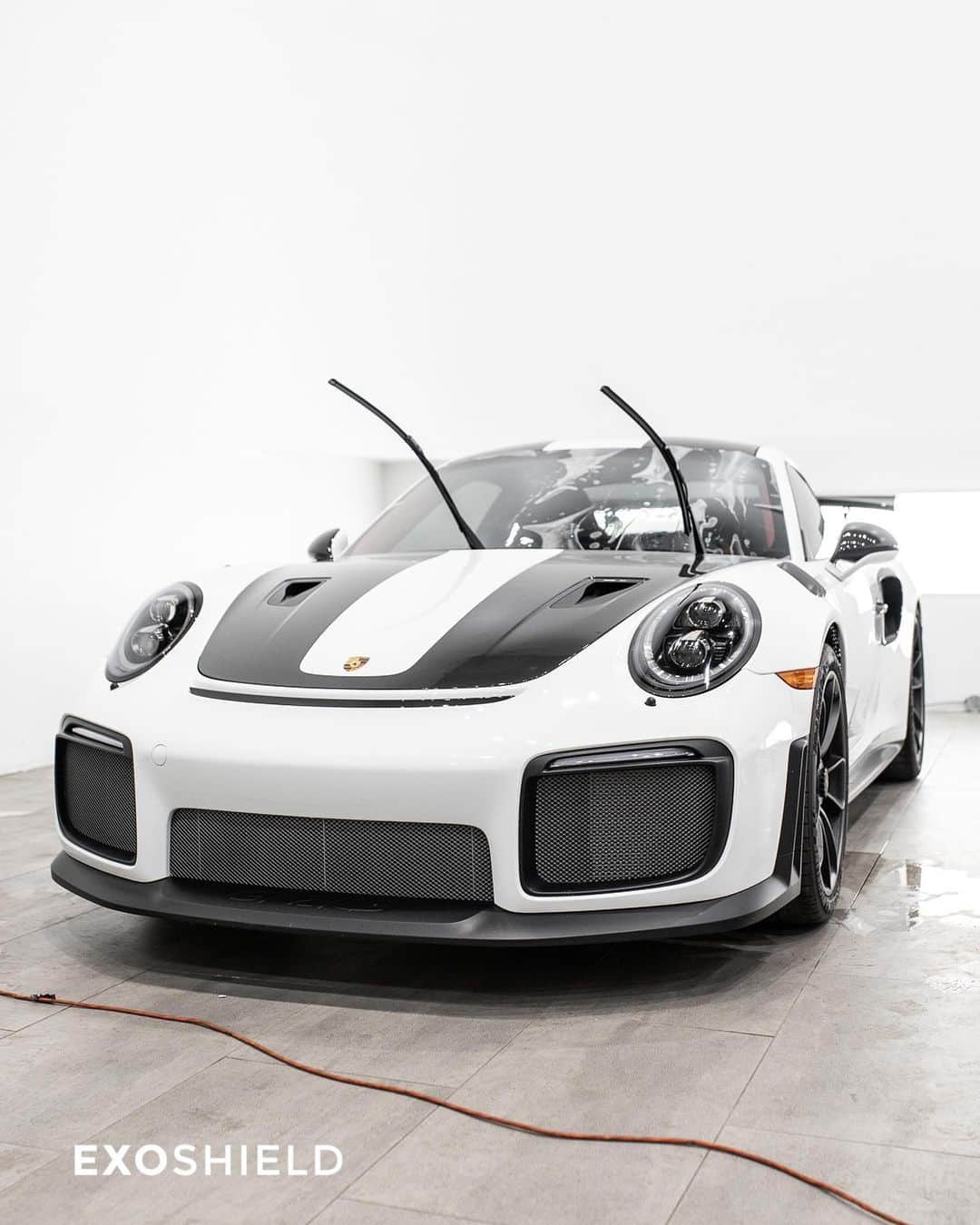 CarsWithoutLimitsさんのインスタグラム写真 - (CarsWithoutLimitsInstagram)「World class vehicles deserve world class protection.  This Porsche GT2RS is protected by @Exo.Shield - a nanoceramic windshield protection film engineered to make your windshield 6X stronger while remaining completely invisible on your windshield. Backed by a 2-year warranty and outstanding customer service, ExoShield is the preferred choice of film professionals worldwide.  Porsche install by @concorsostudio  #carswithoutlimits #porsche #gt2rs #exoshield」7月3日 21時46分 - carswithoutlimits