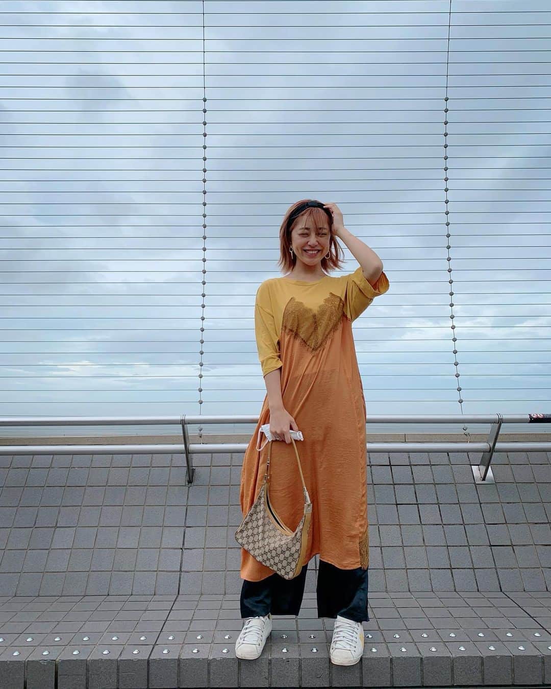 本橋優華のインスタグラム：「こんなに飛行機に乗ってないの初めて。 先日、眺めてきました✈︎ 3蜜気をつけながら買出しのお手伝いも。 手伝い、何もしてないや。笑  #airport#haneda#costco#fashion#yellow」
