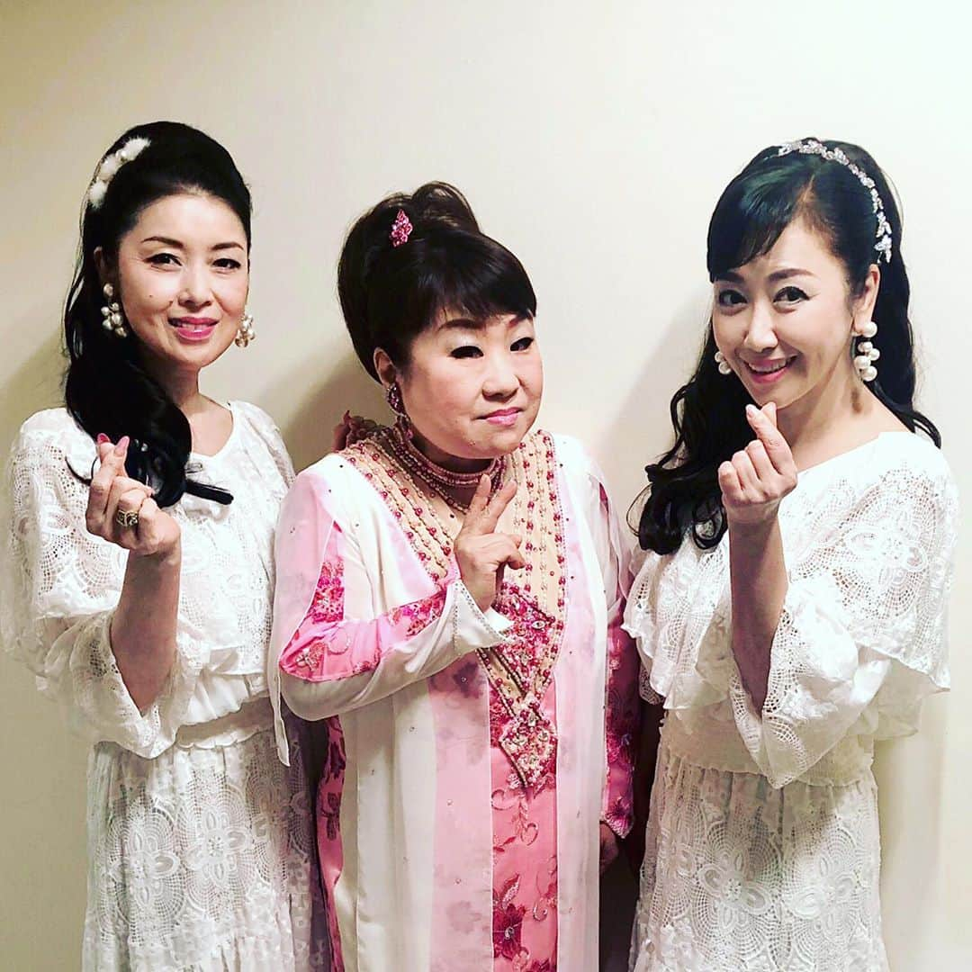 伍代夏子さんのインスタグラム写真 - (伍代夏子Instagram)「今日はNHK「ごごウタ」の収録でした🎤 「いつもそばにいるよ」ただいま絶好調〜🎉 …ドレス作らなきゃな〜🤔 #ごごウタ  #今日は収録  #天童よしみ さん #藤あや子 さん #伍代夏子」7月3日 21時59分 - natsuko_godai_official