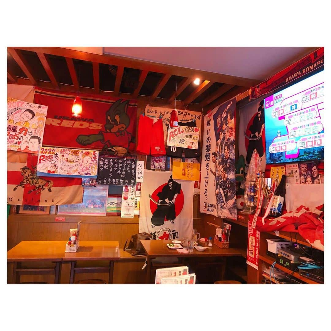 佐々木瞳さんのインスタグラム写真 - (佐々木瞳Instagram)「【明日J1再開へ⚽️】 ・ いよいよ✨ 明日J1再開‼️ 嬉しいね💝 ・ 無観客試合だから、 スポーツバーだったり、自宅だったり、 皆、どこで誰と応援するのかな📣 ・ 今日は、中継レポートで、 大型テレビで観戦出来る浦和の焼き鳥屋「酒蔵　力　浦和本店」にお邪魔して、 今井店長さんにお話聞いたよー🥰店内も浦和レッズ愛に溢れてたよ❣️ ・ ・ ・ 明日は全9試合開催😋 川崎Fの試合もあるから楽しみ〜💕 #j1再開 #サッカー観戦 #やっぱりライブは最高 #文化放送　#サキドリ」7月3日 21時59分 - hitomihappygirl1026