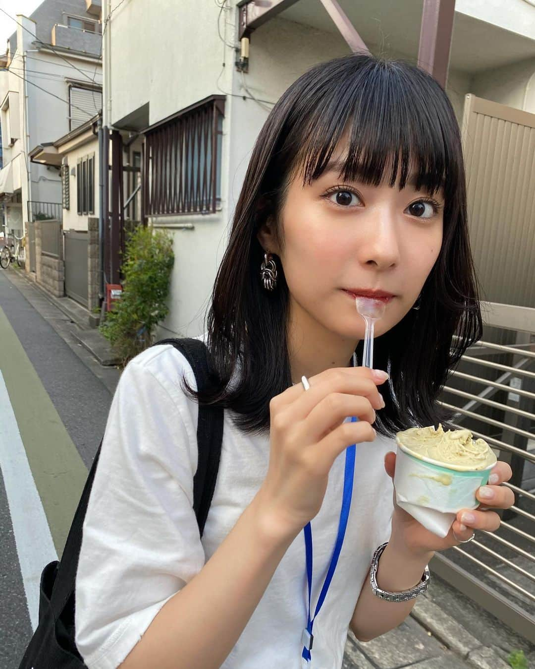 広瀬ちひろさんのインスタグラム写真 - (広瀬ちひろInstagram)「生きてて、「学校」「仕事」「プライベート」どこでもめんどくさいことや大変なことありますよね。 みなさんいつもご苦労様です✨ ．  「大変＝つまらない」ではないと思うし、そうではなくあって欲しいし、そうである必要ない。 絶対に「大変でも楽しい！」であったほうがいいに決まってる！ 自らマイナスになってつまらなくするなんてもったいないです。 たまには愚痴を吐いたり(一人でお風呂でボソボソ言ってみるとか笑)、なにかしらストレス発散しつつ、温かい心を忘れず、自分なりに良い環境に整えて、質の高い生活を築きあげたいものですね💭 ． 失敗も後悔も全て、マイナスではなくプラスにできれば、「大変、だけど良い！」になっていく気がします。 みんなで一緒に、めんどくさいことも楽しく乗り越えていきましょう☺️」7月3日 22時14分 - chi_hirose