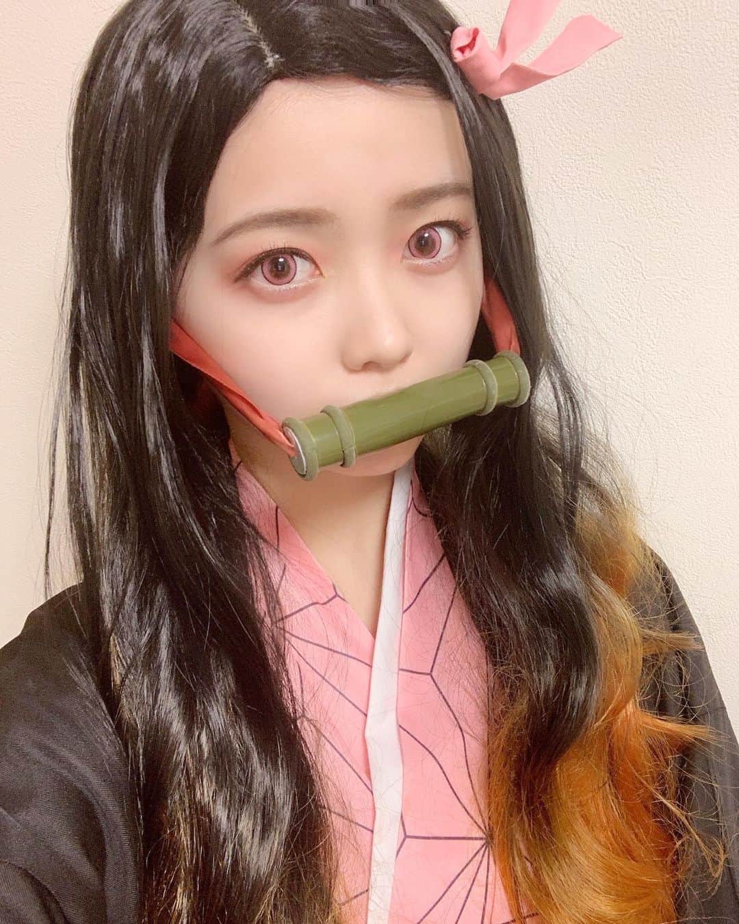 松本ももなさんのインスタグラム写真 - (松本ももなInstagram)「竈門禰豆子ちゃん⚔️﻿ ﻿ ﻿ 禰豆子ちゃんアイテム装備して﻿ 真剣にコスプレしてみたよ🥺﻿ ﻿ ﻿ ちなみに2019年12月に﻿ 撮影(/∀≦\)てへっ♪♪﻿ ﻿ ﻿ #鬼滅の刃 #竈門禰豆子 #禰豆子 #ねずこちゃん #鬼滅の刃コスプレ #鬼滅の刃コスプレメイク #禰豆子コスプレ #ウィッグ」7月3日 22時16分 - momona.1012