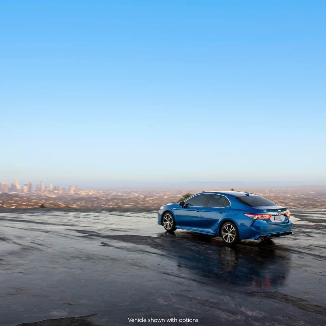toyotausaさんのインスタグラム写真 - (toyotausaInstagram)「Its striking design goes the extra mile! #Camry #Hybrid #LetsGoPlaces」7月3日 22時21分 - toyotausa