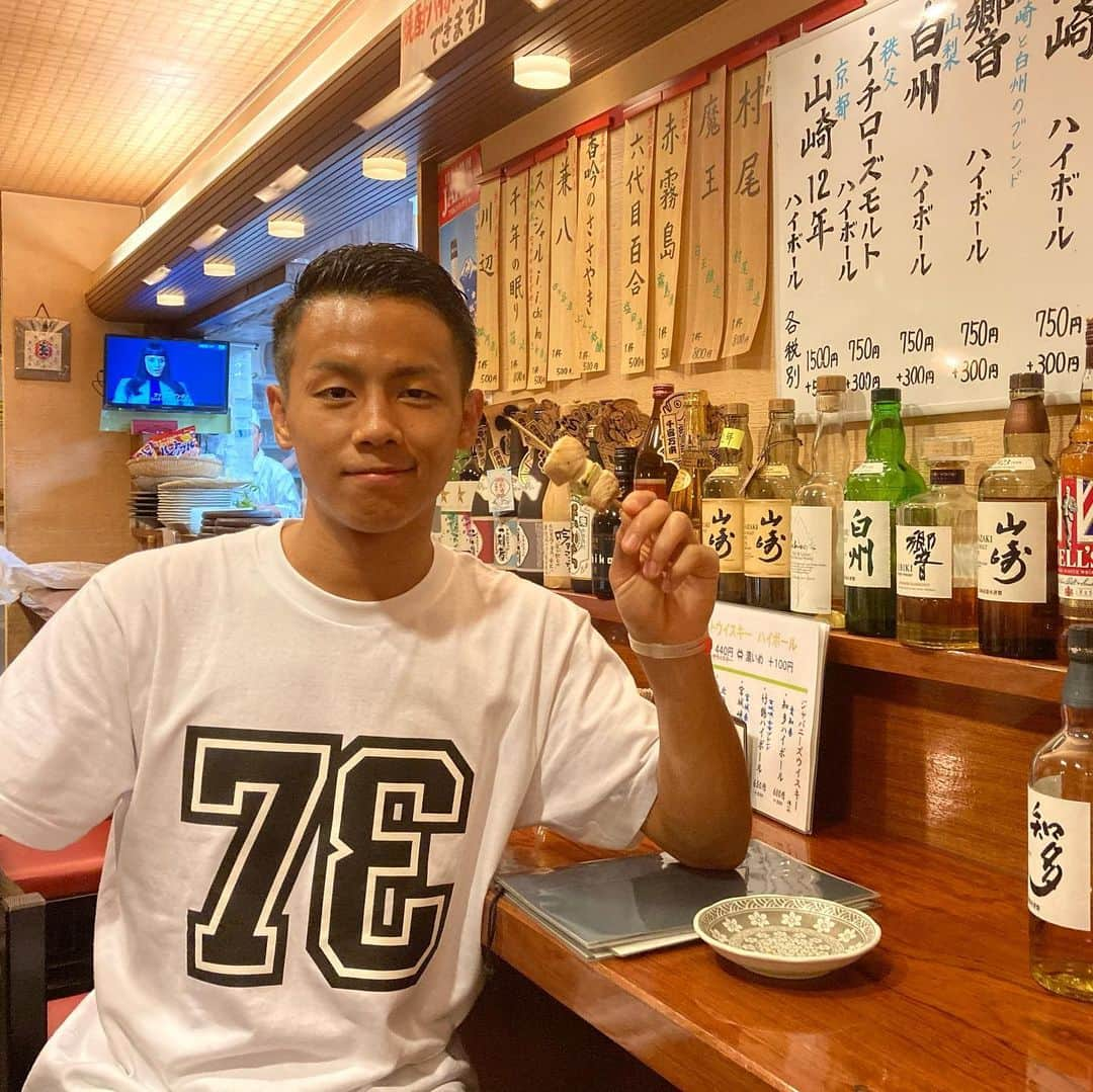 武居由樹さんのインスタグラム写真 - (武居由樹Instagram)「今日は波の日！ 今年も73の日限定Tシャツ、さらに20周年記念限定色のバックもGETしました！ 本日より発売中です！チェックしてください！ @_73r_   www.73-r.com  #73r #波の日　#7月3日　#x973 #限定バッグ #やきとり　#灯季」7月3日 22時21分 - yoshikitakei712