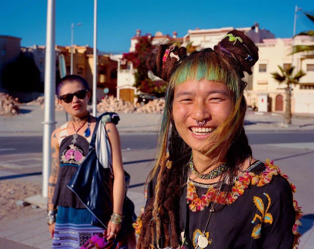 Vogueさんのインスタグラム写真 - (VogueInstagram)「Meet Chinese artist @Yizhengart (pictured above on the right), whose community of fellow free spirits evolved out of the city of Dali in Yunnan province. The itinerant lifestyle adopted by Zheng and her friends was far from typical elsewhere in the country. “I have always been interested in alternative ways of living since I was a young," says Zheng. "As a child, I was inspired by the vagabond writer San Mao and the ancient Chinese poets who would travel the world and write, they are the same poets who inspired Jack Kerouac.” While Zheng grew up in the landlocked central province of Henan, it helped that from the age of three she began traveling across China with her activist mother, further opening her eyes to the country’s rich diversity.  Tap the link in our bio to journey with Zheng and her friends to Inner Mongolia via Beijing. Photographed by @luca.campri」7月3日 22時21分 - voguemagazine