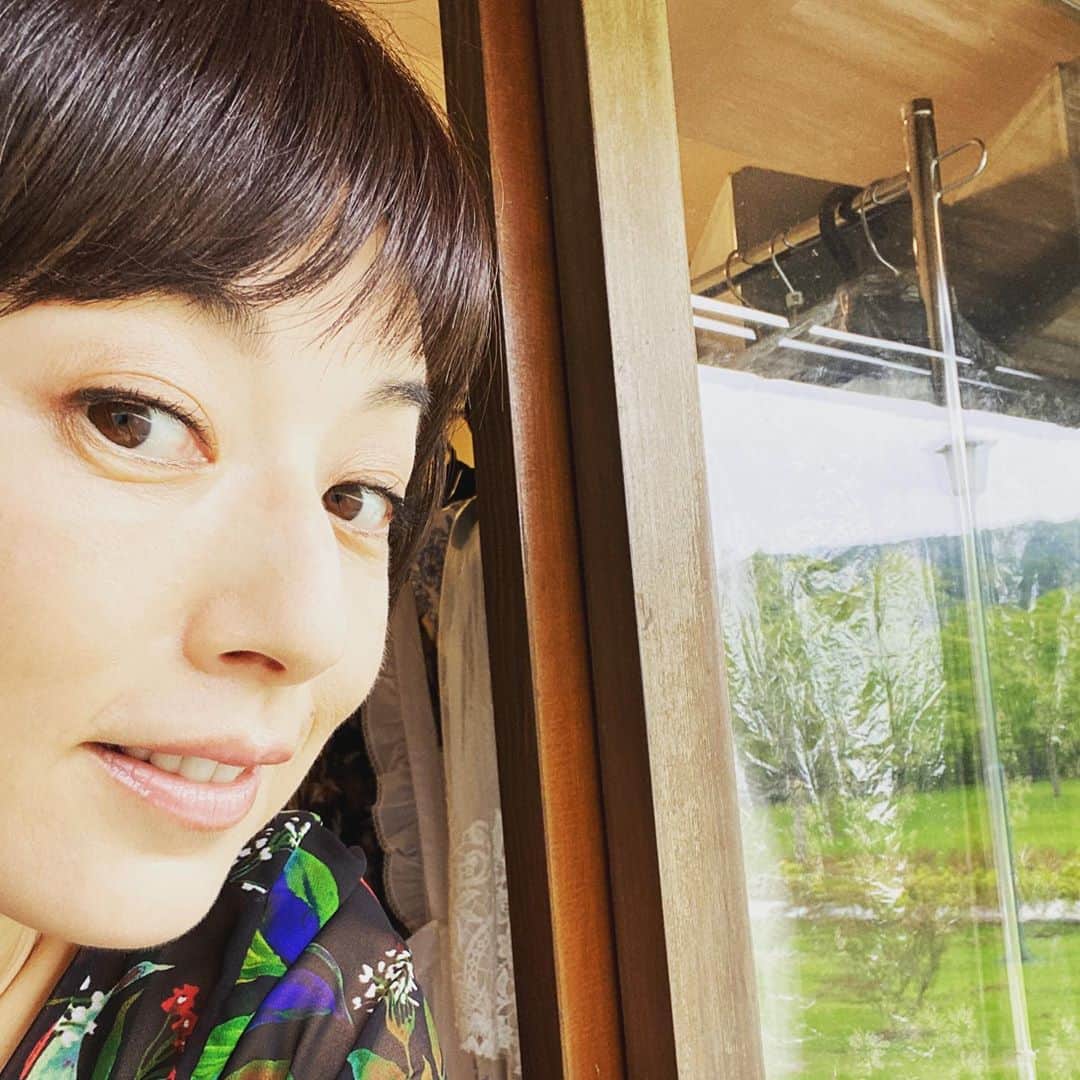 高岡早紀 さんのインスタグラム写真 - (高岡早紀 Instagram)「ドラマの撮影始まったー ロケ場所は、緑の多い素敵な場所だったよ。」7月3日 22時23分 - saki_takaoka