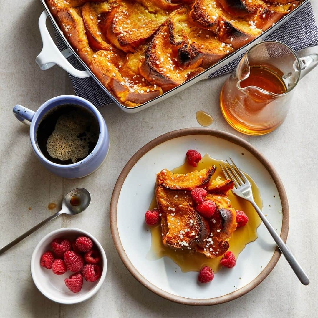 Food & Wineさんのインスタグラム写真 - (Food & WineInstagram)「To make this cardamom-infused twist on baked French toast, you're  going to need to plan ahead—prep it tonight for your July 4 breakfast! Recipe linked in our bio. 📷: @antonisachilleos」7月3日 22時30分 - foodandwine