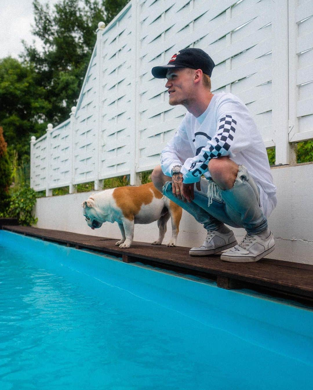 Bars and Melodyさんのインスタグラム写真 - (Bars and MelodyInstagram)「Chillin’ by the pool with mah boi」7月3日 22時33分 - barsandmelody