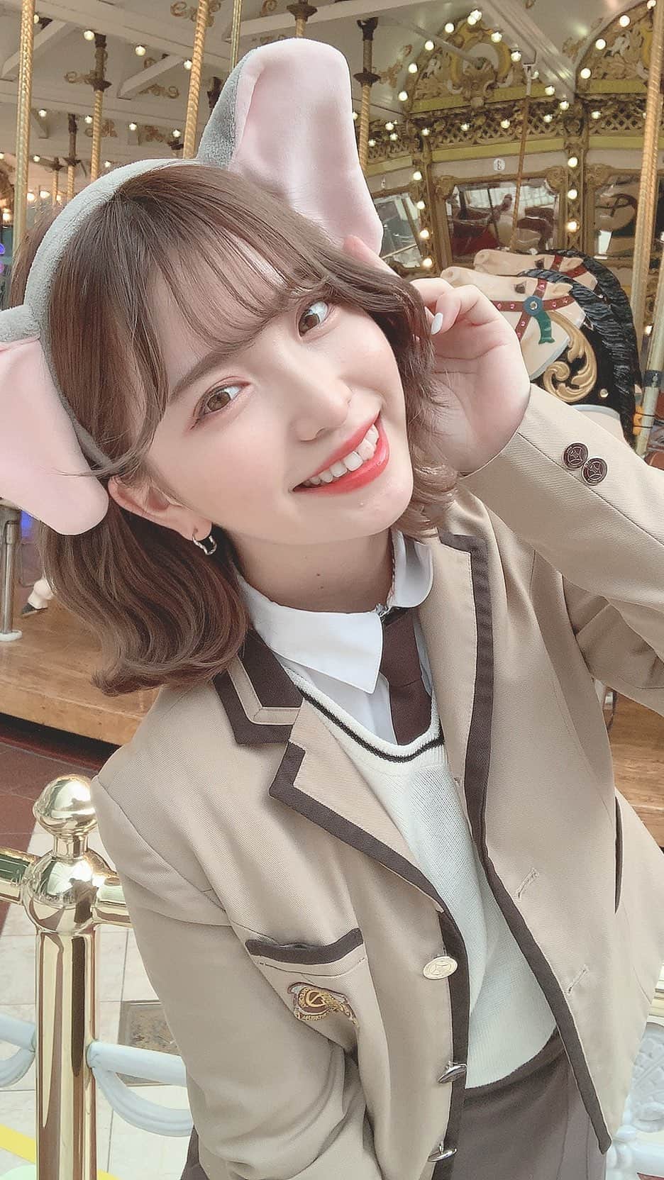 川崎成美のインスタグラム：「韓国の制服着て遊園地いく動画をVLOGにしてみた。  #VLOG #韓国旅行 #韓国制服 #ロッテワールド」