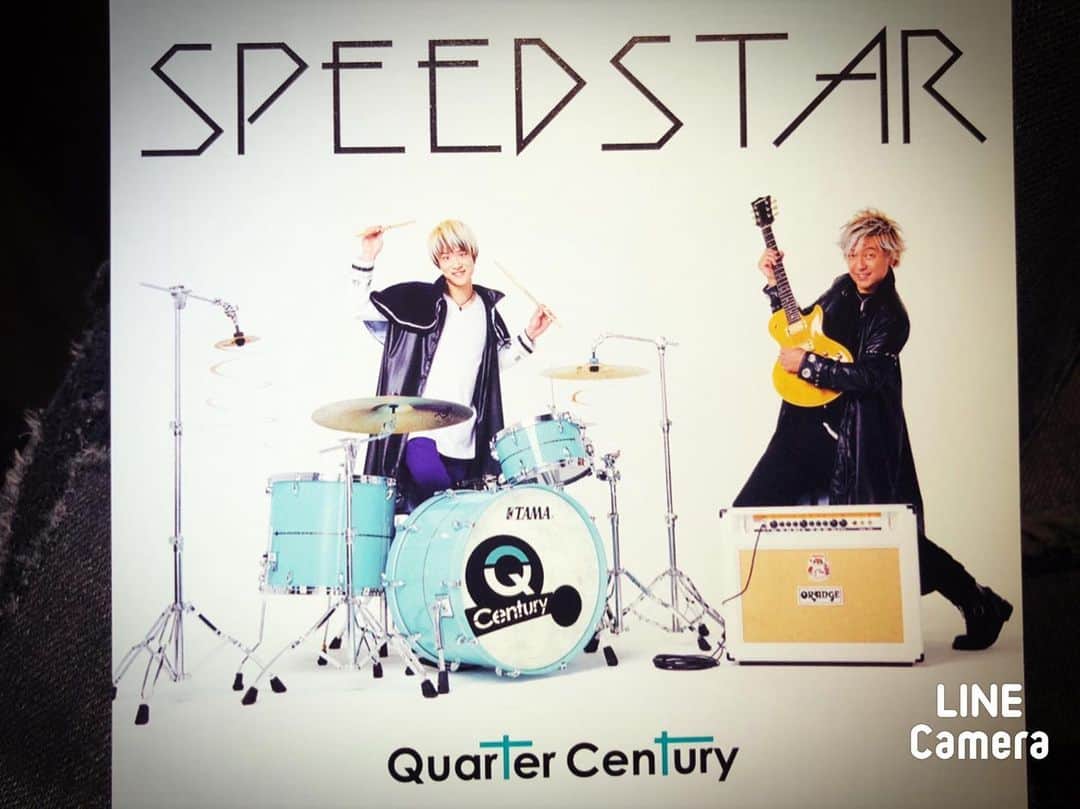 小柳“Cherry”昌法さんのインスタグラム写真 - (小柳“Cherry”昌法Instagram)「今日は Quarter Centuryの二人で 渋谷タワーレコードにお邪魔してきました！！ ボク達"クオセン"のコーナーも作ってくれてて ステキなディスプレイでした！！ ありがたいっす！！(o^^o) 7/1に『SPEED STAR』をリリースしてから 何かといろんな動きがあって 忙しいけど楽しくやらせてもらってます！！  あ、そうそう！ このジャケットは CDお買い上げの方へのプレゼントなり！！ よろしく！！ 😆 #Quarter_Century  #クオセン  #小柳Cherry昌法  #寺田岳史」7月3日 22時43分 - cherry_drummer