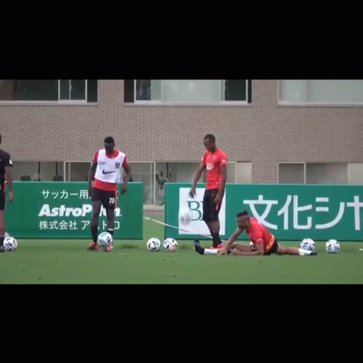 のインスタグラム：「Having some fun on training with my bro @thomasdeng14 🕺🏾🕺🏾」