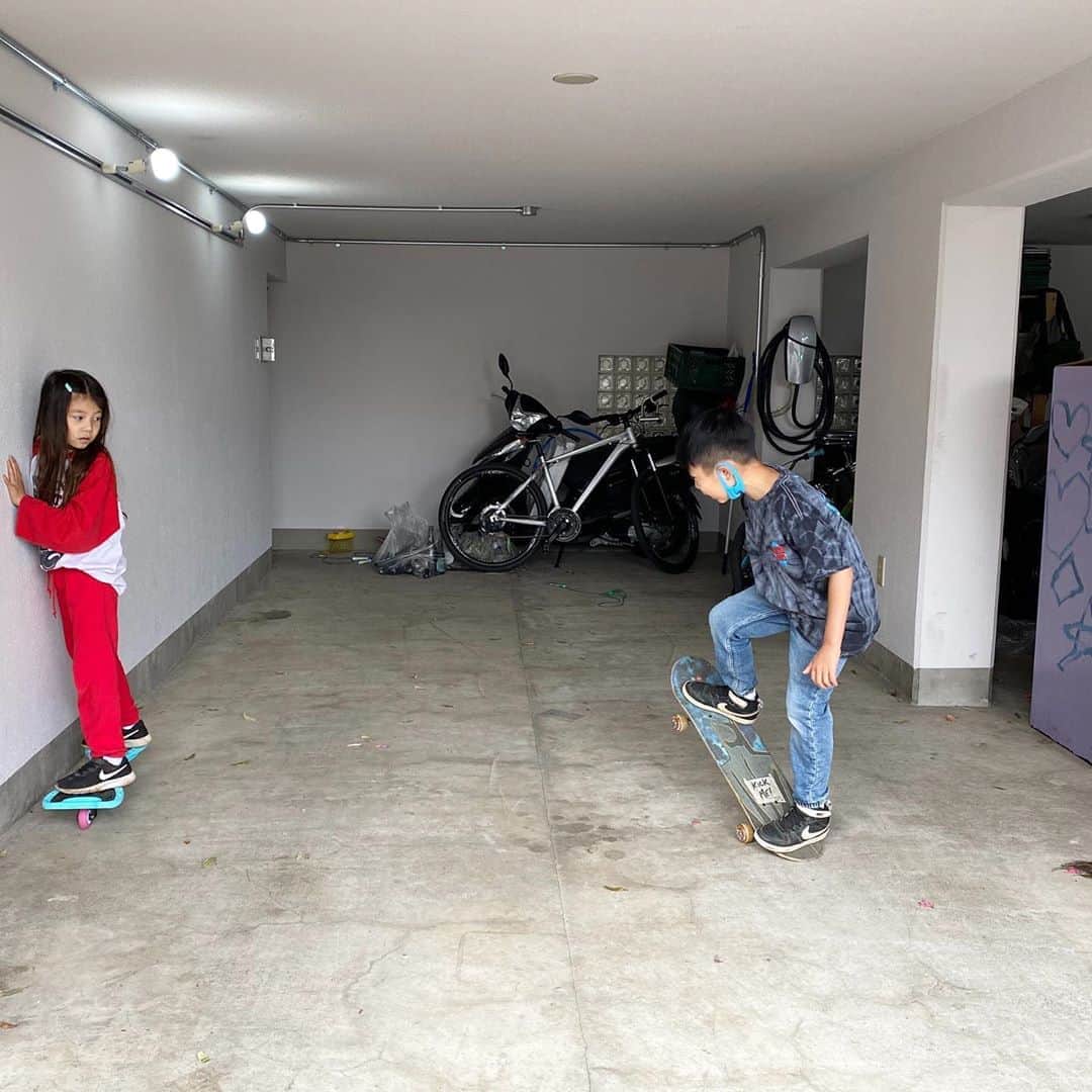西山美希子さんのインスタグラム写真 - (西山美希子Instagram)「自粛中のガレージで遊ぶのが、わが家の定番になりました✨」7月3日 22時54分 - mariaclove