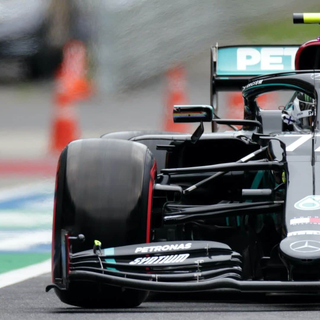 のインスタグラム：「You've seen the stealthy black @mercedesamgf1 W11 in action now... what do you think? 👀 . #F1 #Formula1 #Mercedes #BackInBlack #WeRaceAsOne @lewishamilton @valtteribottas」