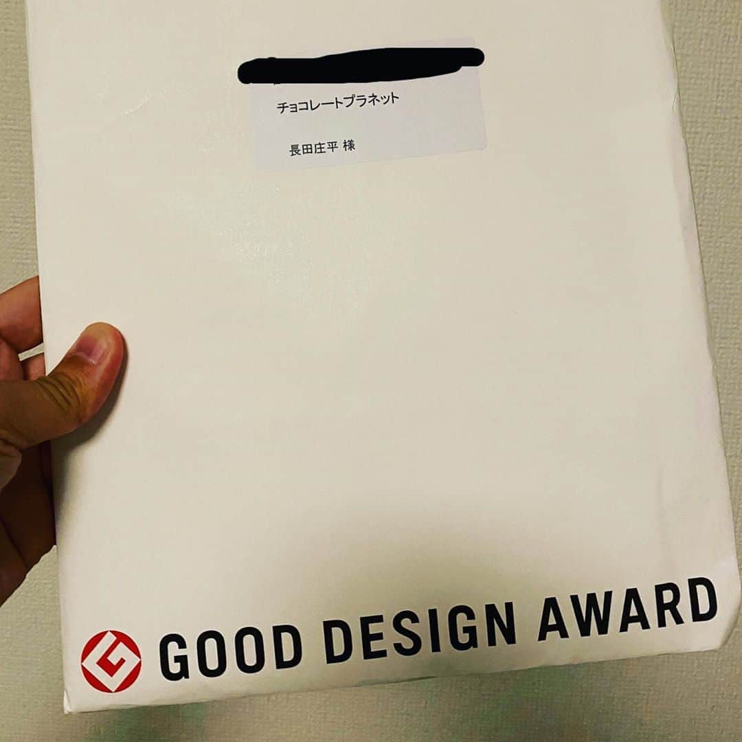長田庄平のインスタグラム：「グッドデザイン賞 一次審査通過したーーー！！  しれっと《ノータッチリング》でグッドデザイン賞にエントリーしてました！  今年の賞レースはこれじゃ！！  #gooddesign #グッドデザイン賞  #俺の賞レース #gooddesignaward2020」