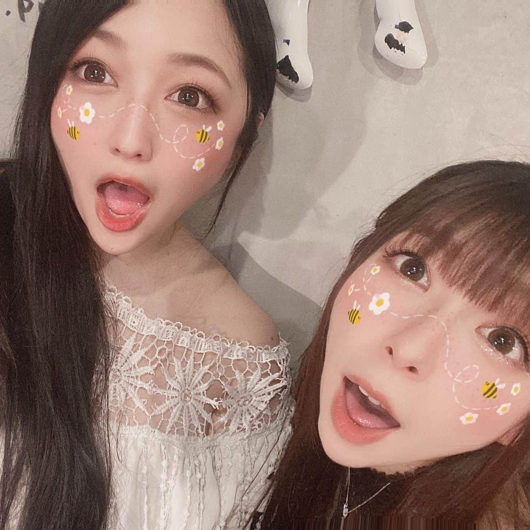 橋元優菜さんのインスタグラム写真 - (橋元優菜Instagram)「マイエンジェル疋田さん(@hikita_saya)  一緒にいるのが当たり前すぎて、自粛中会えなくて辛かった😭  久々に会っても安定の爆笑をくれる大切なお友達です👯‍♀️  #地雷メイク #写真アプリ #地雷女 #マスクメイク #アラサー女子 #女孩 #漂亮 #美妝 #japanesegirl #asiangirls #asianmakeup #ツインズ #疋田紗也 #大坂夕 #渋谷カフェ #渋谷デート #アラサーコーデ #アラサーファッション #黒髪メイク #黒髪女子 #blackhairstyles #blackhairgirl #ビジョナビ」7月3日 22時58分 - oosakayuu