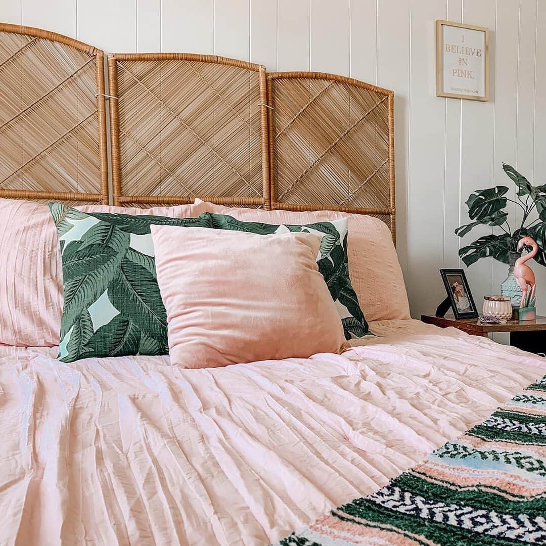 ロック&リパブリックのインスタグラム：「Vacay vibes for your bedroom. 🌴 Thanks for the inspo, @stacey_lynnlewis! #Kohls #KohlsFinds」