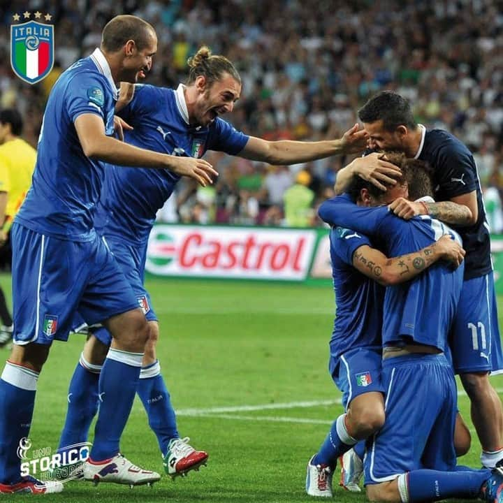 サッカーイタリア代表さんのインスタグラム写真 - (サッカーイタリア代表Instagram)「🇪🇺 #UnoStoricoEuropeo 🏆 . 🎞 Gli #highlights di #Italia🇮🇹 🆚 #Inghilterra🏴󠁧󠁢󠁥󠁮󠁧󠁿, l'intervista ad Claudio #Marchisio, i documenti storici e gli approfondimenti sull'#Europeo 2012 nella sezione dedicata di Figc.it . . #VivoAzzurro」7月3日 23時00分 - azzurri