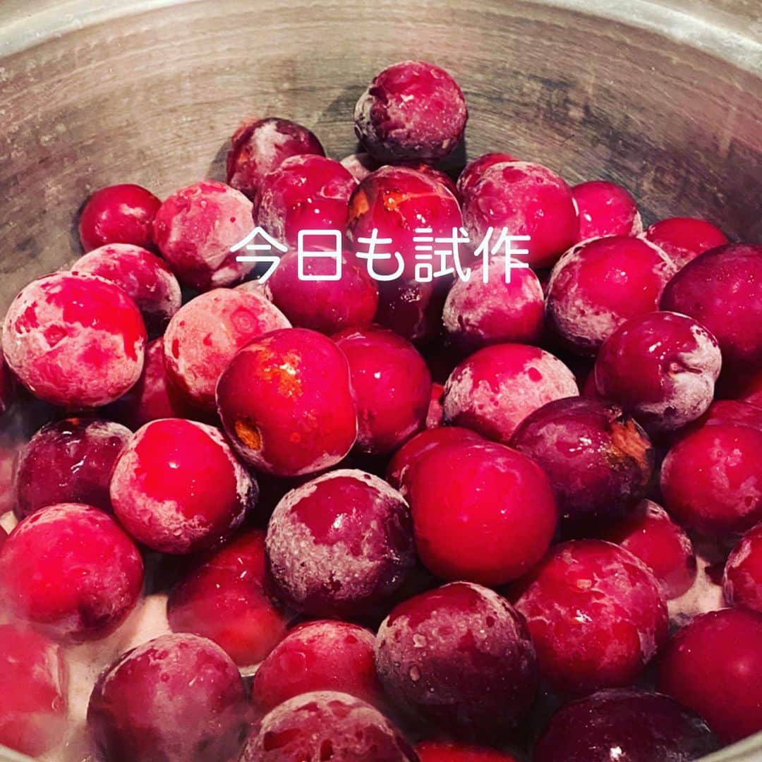 岡田美里さんのインスタグラム写真 - (岡田美里Instagram)「今日も試作…。 #プラム #コンフィチュー作り #ジャム作り #クック #cook」7月3日 23時09分 - millieokada