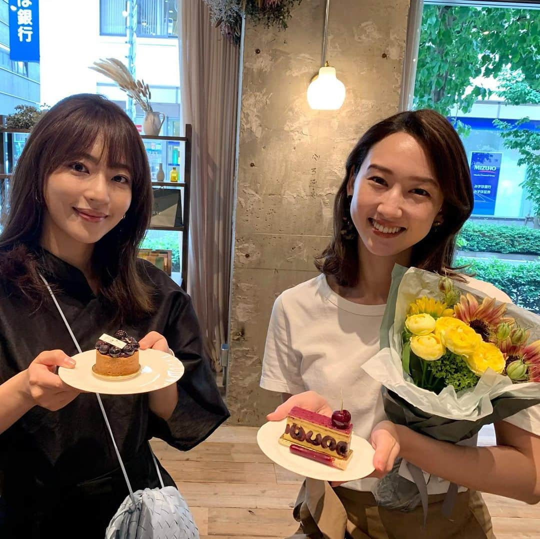 松山亜耶さんのインスタグラム写真 - (松山亜耶Instagram)「@ease_tokyo 🍰🧁❤️ @shiori_ma_ お誕生日おめでとう😍🎉」7月3日 23時22分 - aya_matsuyama_official