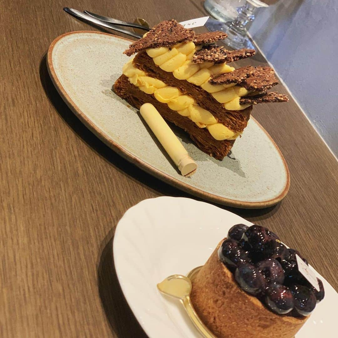 松山亜耶さんのインスタグラム写真 - (松山亜耶Instagram)「@ease_tokyo 🍰🧁❤️ @shiori_ma_ お誕生日おめでとう😍🎉」7月3日 23時22分 - aya_matsuyama_official