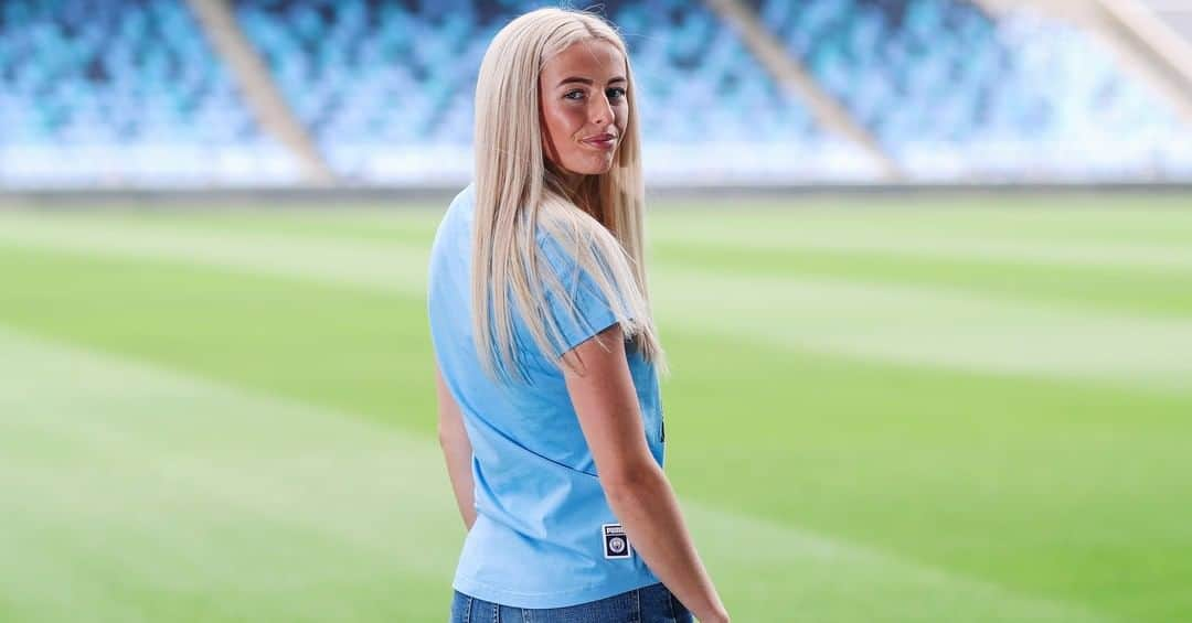 マンチェスター・シティFCさんのインスタグラム写真 - (マンチェスター・シティFCInstagram)「Attacking reinforcements acquired!! 🎯   Welcome to City @chloekelly 🙌        #WelcomeChloe    #mancity」7月3日 23時23分 - mancity