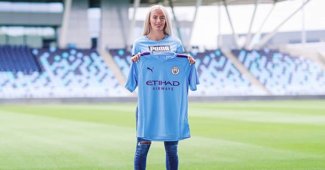 マンチェスター・シティFCさんのインスタグラム写真 - (マンチェスター・シティFCInstagram)「Attacking reinforcements acquired!! 🎯   Welcome to City @chloekelly 🙌        #WelcomeChloe    #mancity」7月3日 23時23分 - mancity