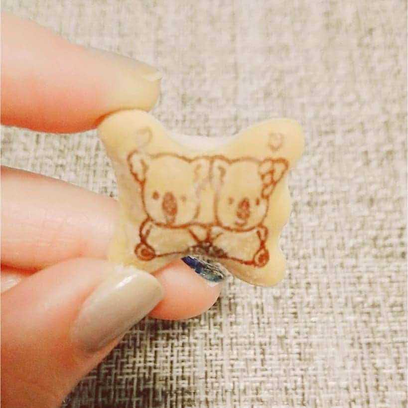 吉井怜さんのインスタグラム写真 - (吉井怜Instagram)「ふたごちゃん☆  絵柄を毎回確認しながら食べるんだけど、 珍しいのを見つけるとついつい撮っちゃう😆  おやすみなさーい✨  #お菓子好き #3時のおやつ  #吉井怜 #amebablog #吉井怜オフィシャルブログ #aquamarine18 #シェア投稿」7月3日 23時27分 - rei_yoshii