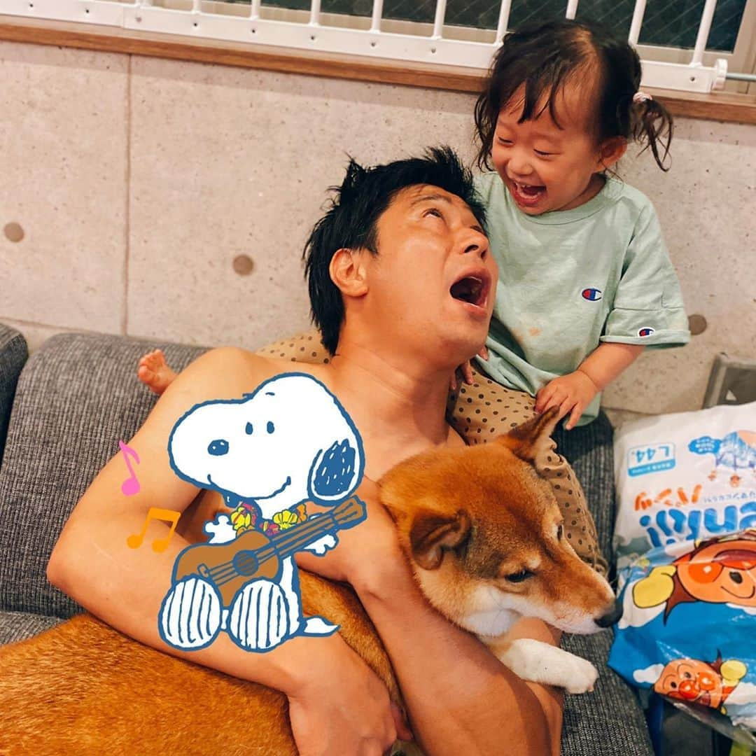 尾形貴弘さんのインスタグラム写真 - (尾形貴弘Instagram)「さくちゃん後ろから笑顔でめちゃくちゃ髪の毛引っ張ってくるんですけど！！！  #柴犬大好き #柴犬マニア  #愛犬  #赤柴 #しばけん  #しばちゃん  #しばいぬ大好き  #shibainu  #shiba_snap  #犬ばか部  #いぬばか部 #ミク #三九 #39 #パンサー尾形 #赤ちゃん #赤ちゃんのいる暮らし #赤ちゃんと犬 #2歳 #ミクサクタカヒロ #サンキュー #ママリ #ベビフル」7月3日 23時36分 - miku3_miku_9