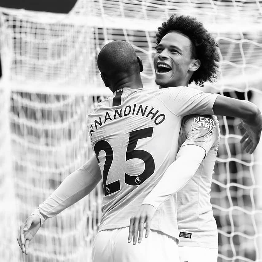 フェルナンジーニョのインスタグラム：「Good luck on your new journey my bro! It was a pleasure to share incredible moments with you during these 4 years. #insané #blacklivesmatter 👊🏾👊🏾」
