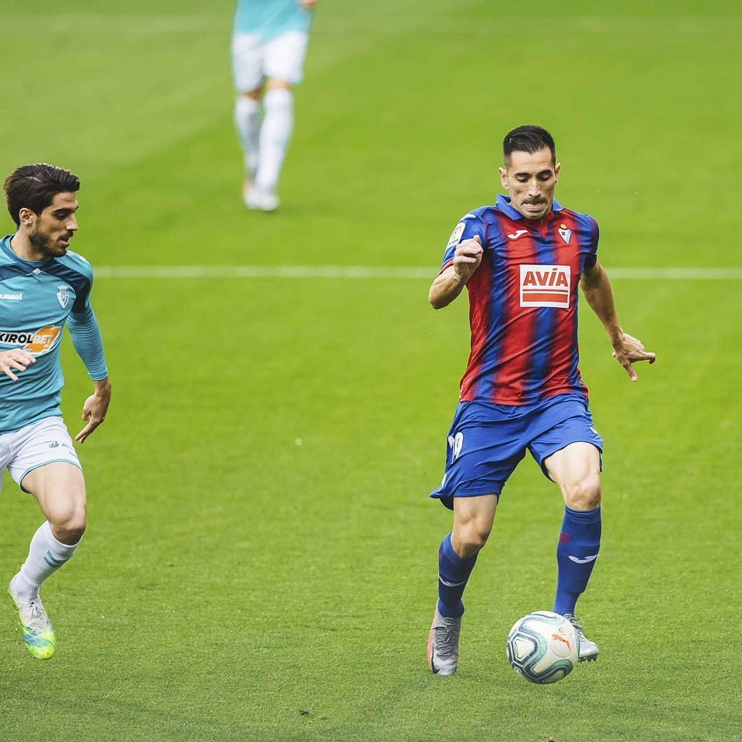 シャルレス・ジアス・ジ・オリベイラのインスタグラム：「Una pena el resultado, a pensar en el próximo!!!🔴🔵💪🤜🤛🤙 @sdeibar @ibongoiko_」