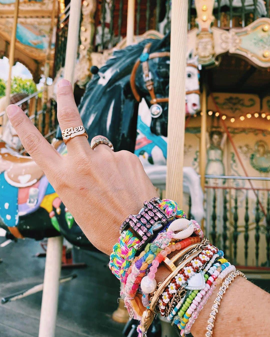 ダニジョーのインスタグラム：「A Parisian #armparty 🇫🇷」