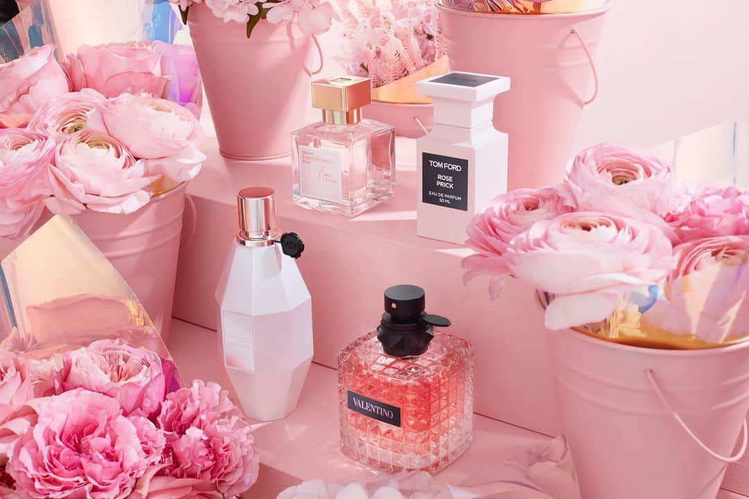 Saks Fifth Avenueのインスタグラム：「Going into a long holiday weekend, it's the perfect time to stop and smell like flowers. #SaksBeauty」