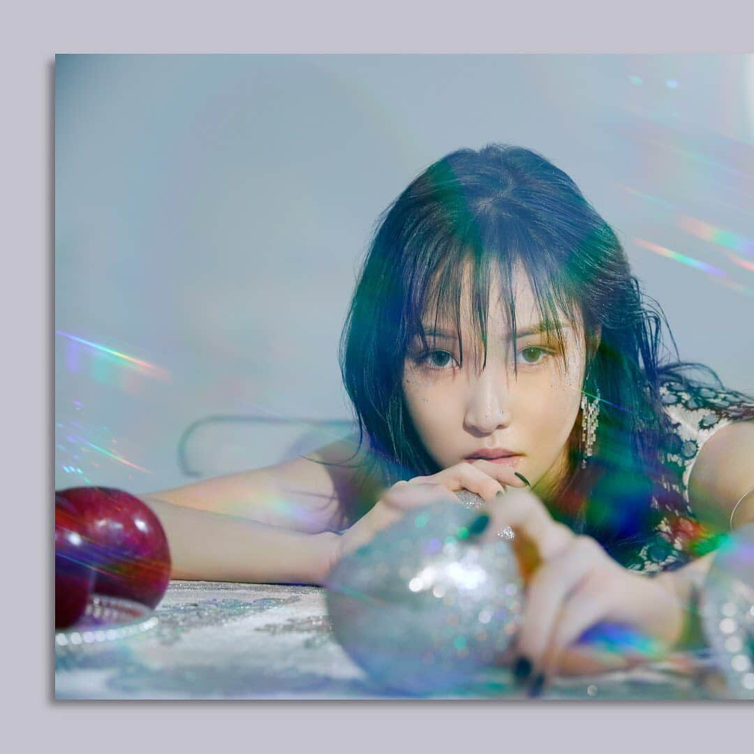 GFriendさんのインスタグラム写真 - (GFriendInstagram)「#여자친구 #GFRIEND 回:Song of the Sirens Concept Photo ⠀ <Apple> 유주 YUJU  ⠀ #回_Song_of_the_Sirens 🎧 2020.07.13 PM 6:00 (KST)」7月4日 0時05分 - gfriendofficial